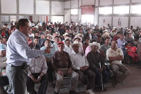 Jesús Morales, se compromete con habitantes de Huixcolotla rumbo a la diputación federal