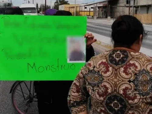 Padres de familia toman kínder; acusan a maestro por abuso de niñas