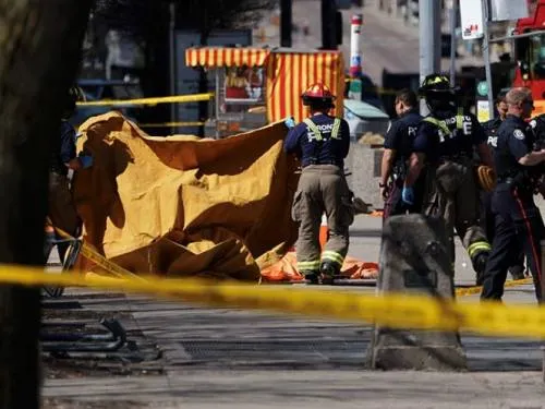 Reportan nueve muertos tras atropellamiento en Toronto