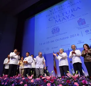 Se pronuncian por la vitalidad de la lengua maya