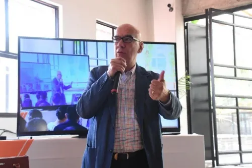 Dante delgado sale a “cazar” a los liderazgos que dejaron al PRI