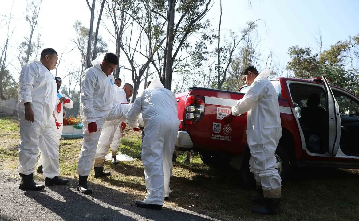 Recuperan 23 cuerpos en fosa común del Panteón Civil de Dolores en CDMX
