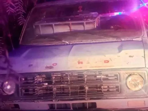 Abandonan camioneta con bidones llenos de huachicol en Hidalgo