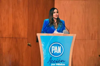Carolina Beauregard participa en la presentación del libro en honor a Abel Vicencio Tovar