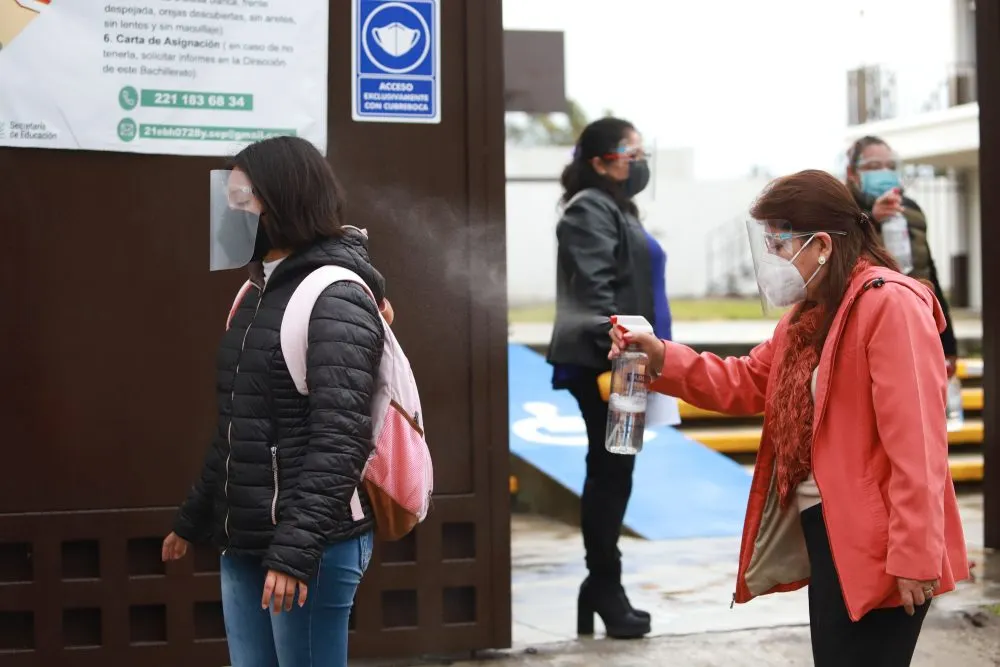 Más de 300 mil alumnos volverán a clases presenciales en enero