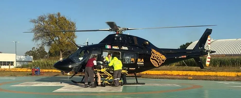 Trasladan en ambulancia aérea a menor con dengue grave en Puebla