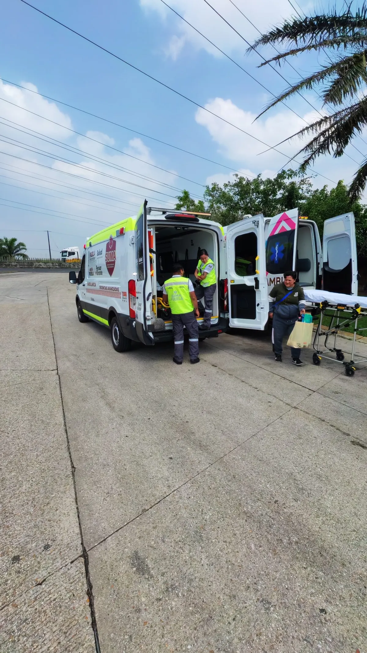 Trasladan a paciente de Puebla a Chiapas mediante coordinación interestatal en salud