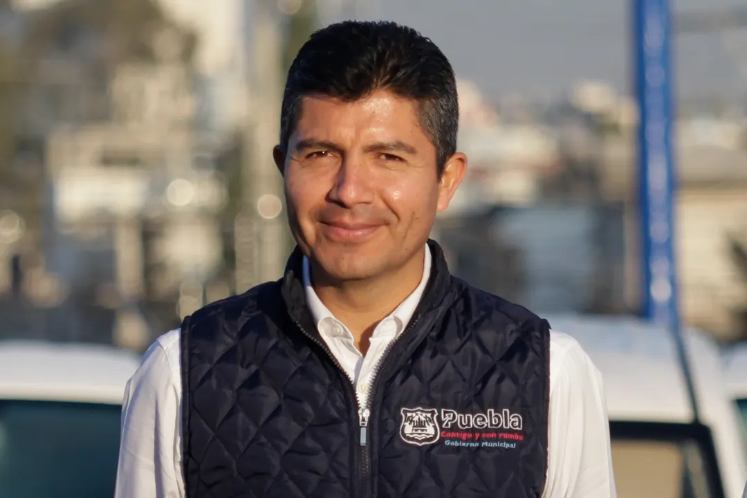 Lalo aceita su maquinaria