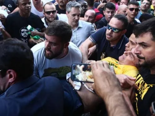 Video: Candidato presidencial de Brasil sufre atentado con cuchillo