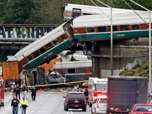 El tren que descarriló en EU superaba la velocidad permitida