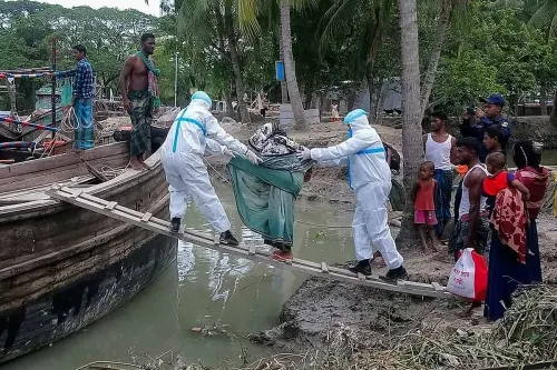 Evacuan a millones en India y Bangladesh ante ciclón