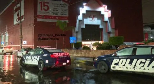 Dan cristalazo a Fábricas de Francia de Plaza Crystal; roban joyas y celulares