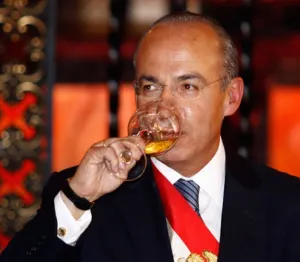 Deja entrever Reforma nuevo problema de salud de Calderón