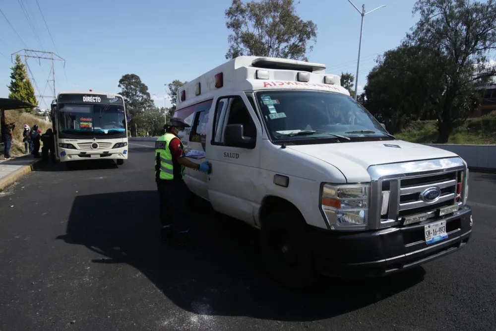 Balean a pasajero en asalto a transporte público