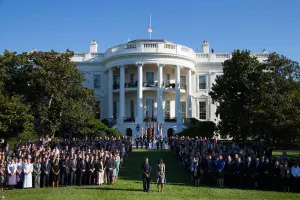 Obama guarda un minuto de silencio por víctimas del 11-S