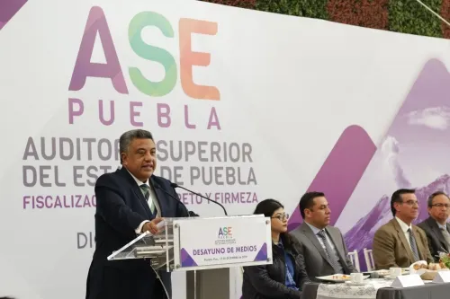Detectan a 20 aviadores dentro de la ASE y los corren
