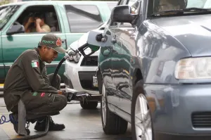Falta mucho para que el precio de la gasolina baje: Servicar