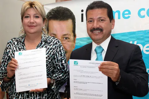 Es falso que vaya 20 puntos abajo del PAN: Arriaga