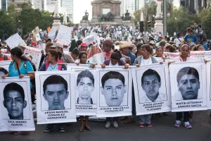 Explica PGR a padres de normalistas avances en investigación
