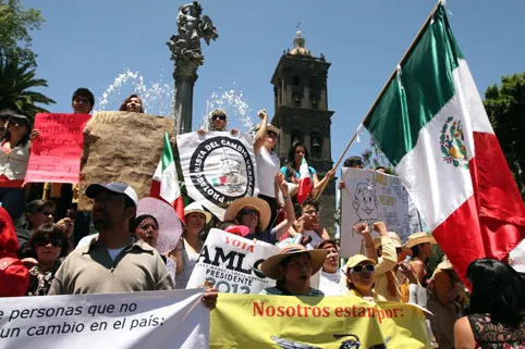 Marchán en Puebla a favor de López Obrador