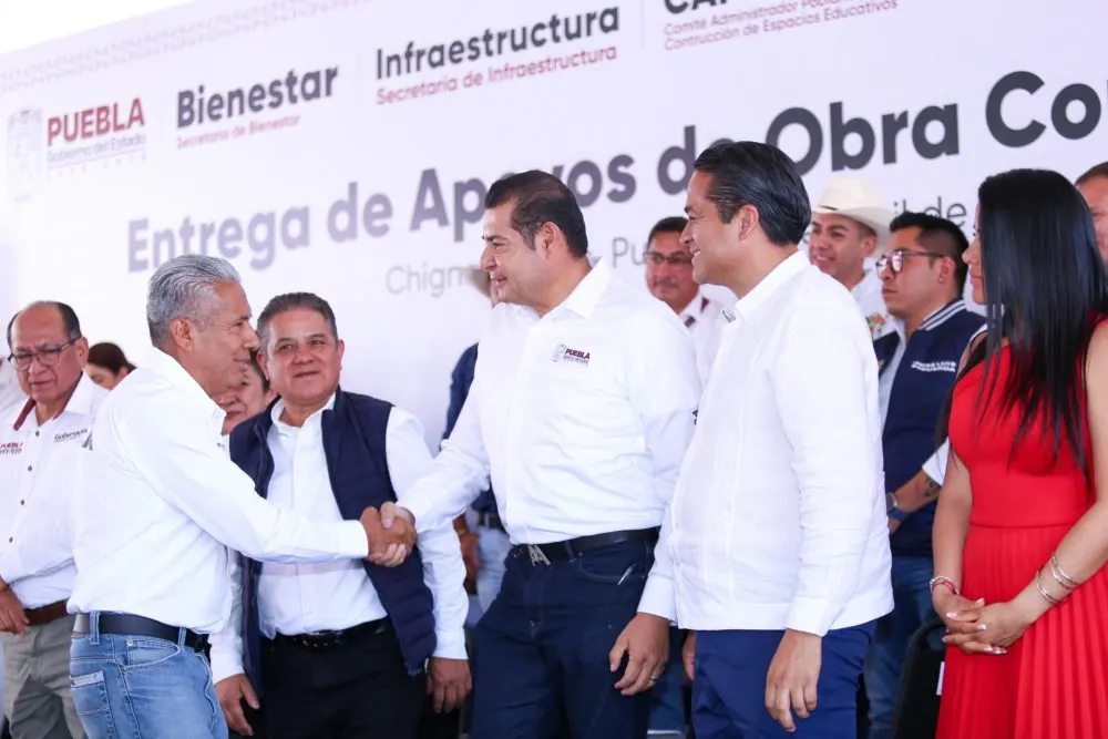 Gobierno del Estado entrega mobiliario para espacios educativos en Chignahuapan