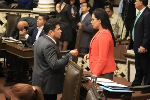 Va Barbosa por reforma que incremente número de diputados de mayoría y reduzca los pluris