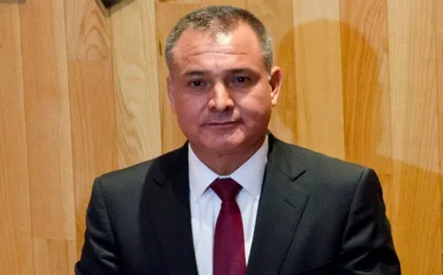 UIF va tras cinco exfuncionarios ligados a García Luna