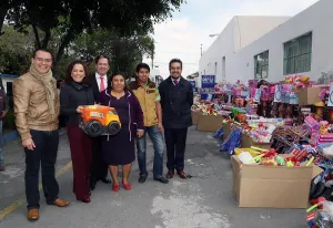 DIF Municipal entrega 8 mil 500 juguetes y 34 roscas de reyes