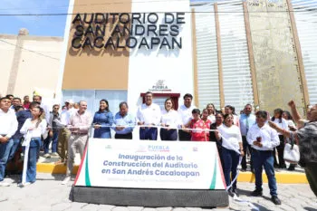 Sergio Salomón Céspedes inaugura el auditorio de San Andrés Cacaloapan