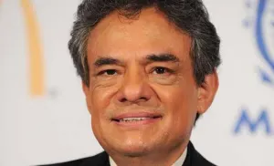 José José apuesta por recopilaciones para “rejuvenecer” su carrera