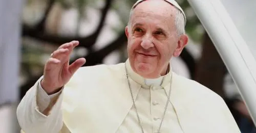Papa Francisco remueve a obispo indio con esposa y vida de lujo
