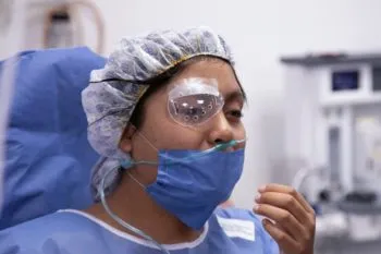 DIF Puebla Capital devuelve la esperanza a una adolescente tras cirugía de cataratas
