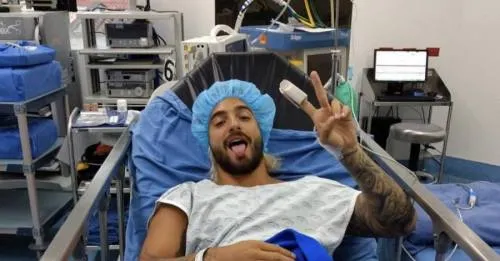 Maluma se somete a cirugía por ruptura de ligamentos de la rodilla