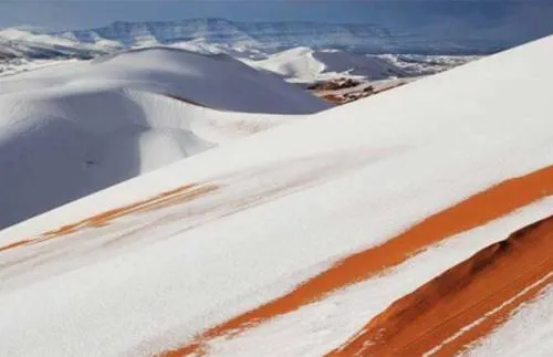 La sorprendente nevada en el desierto del Sahara