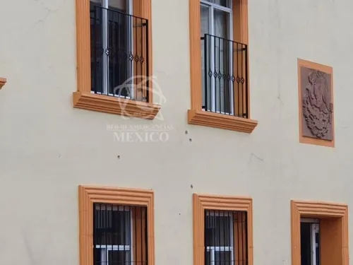 Balacera alcanza fachada de presidencia municipal de Hidalgo