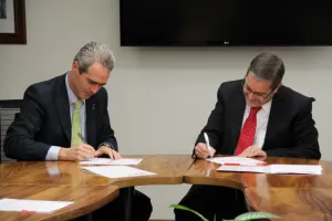 Santander Universidades y UPAEP refrendan alianza educativa