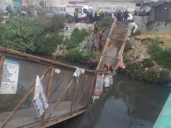 Colapsa puente peatonal entre Neza y Chimalhuacán, y deja saldo de 15 lesionados