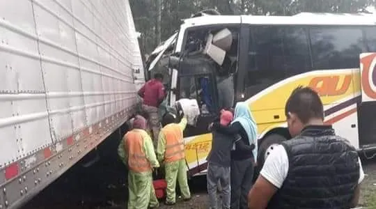accidente camión de AU
