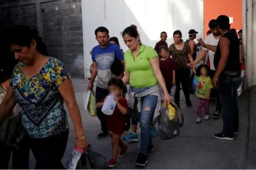 Arrestan a 680 migrantes en plantas de alimentos en Misisipi, EU