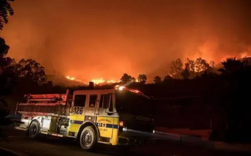 El infierno regresa a California. Incendio deja un muerto y miles de personas evacuadas