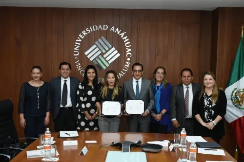 Anáhuac Puebla e ITAIPUE firman convenio de colaboración