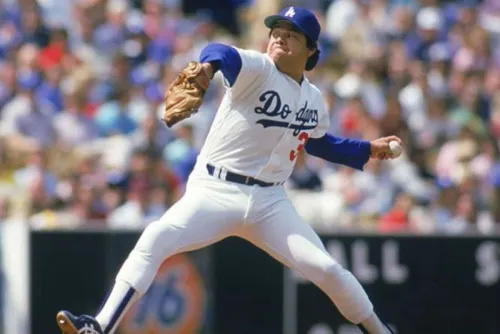 Fernando Valenzuela, leyenda del beisbol, llega a los 59 años