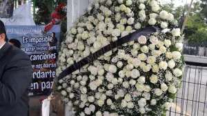 Luis Miguel envía a Juanga 500 rosas blancas