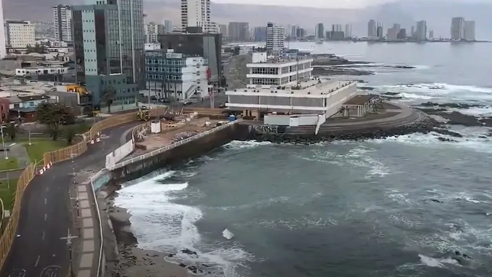 Más de 1.5 millones de personas han sido evacuadas en Chile ante la amenaza de tsunami tras sismo en Rusia