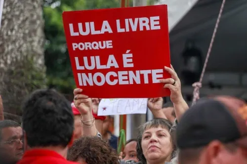 Corte de Brasil aplaza el juicio para examinar la libertad de Lula