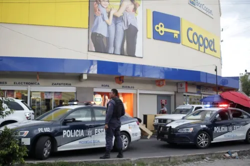 Hombres armados asaltan tienda Coppel de Plaza Xilotzingo