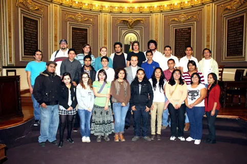 Recibe Mario Riestra a participantes del XXXVI Encuentro de Estudiantes de Historia