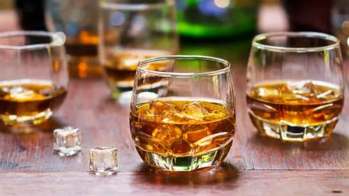 ¿Por qué el whisky sabe mejor con agua?
