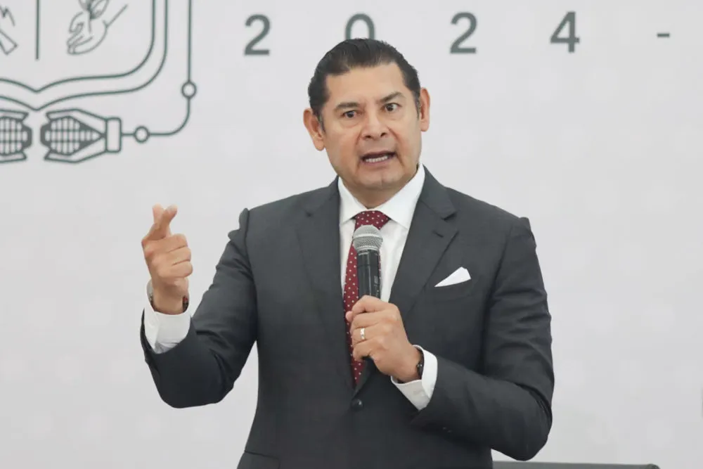 Respalda Alejandro Armenta modificar Ley de Ciberseguridad: servidores públicos quedarían exentos