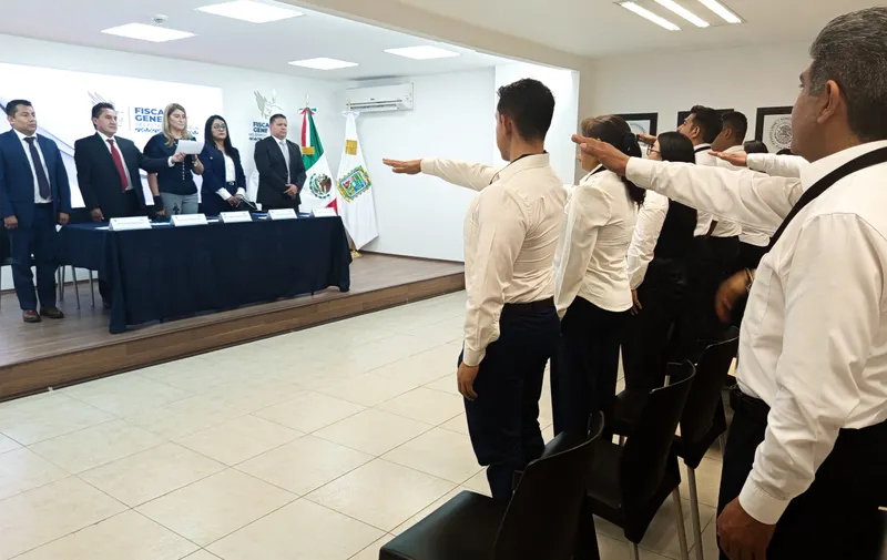 La Fiscal de Puebla, Idamis Pastor, encabeza la toma de protesta de 34 auxiliares del Ministerio Público